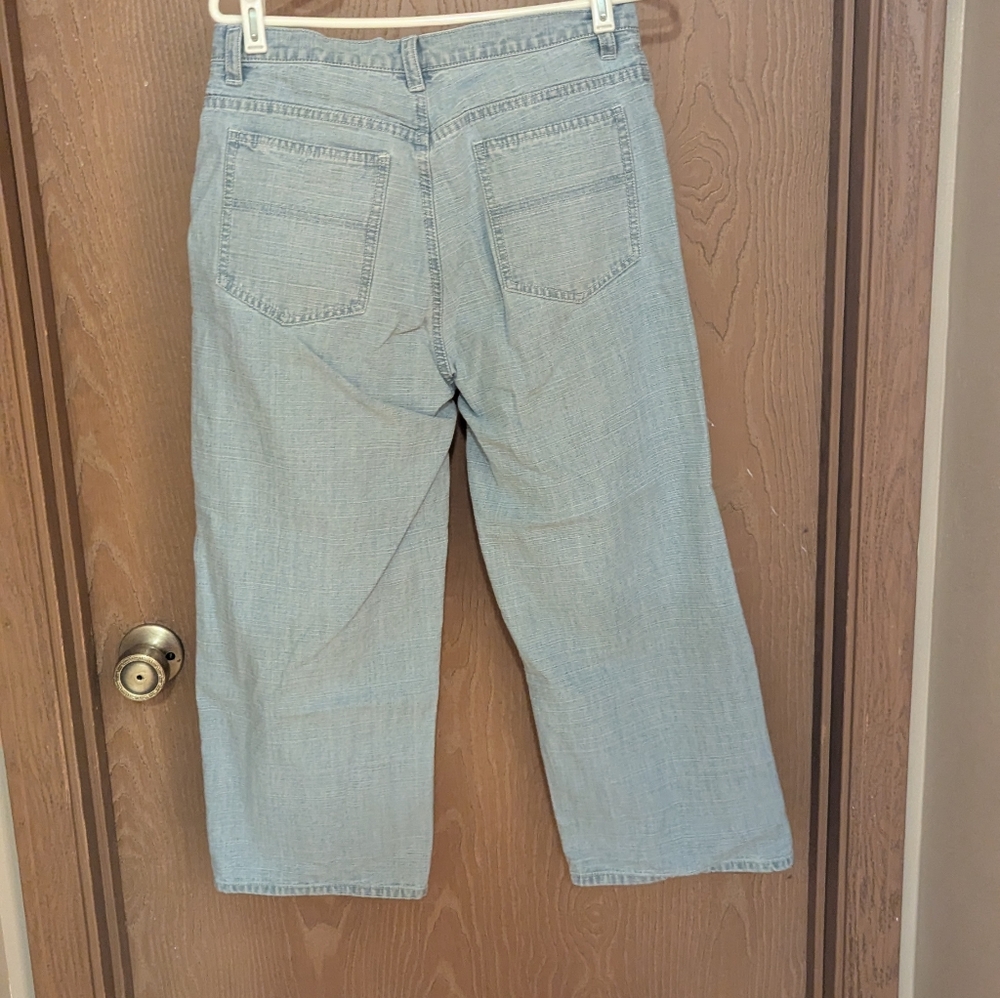 Chico's Design-Lightweight Wide Leg Blue Jean Capri's - Size 8 (Chico's 1) - Picture 4 of 8